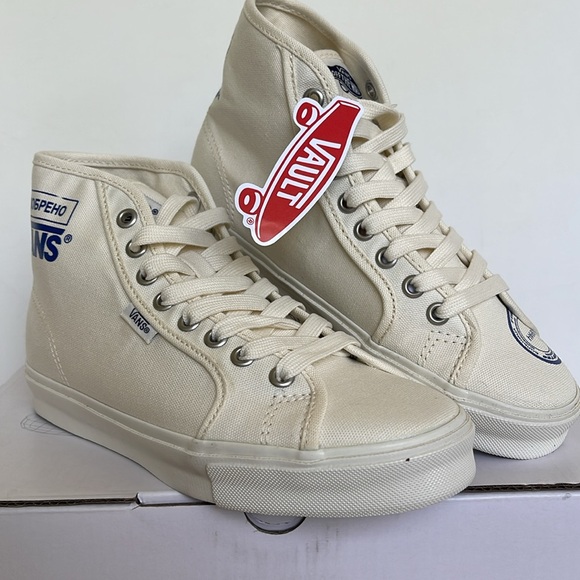 Vans WMNS 0g Style 24 Nt Ttswirs Hospital
VN0000S8BDE
Sneakers - Picture 4 of 16